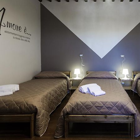 Flori'S Bed & Breakfast Viareggio Bagian luar foto