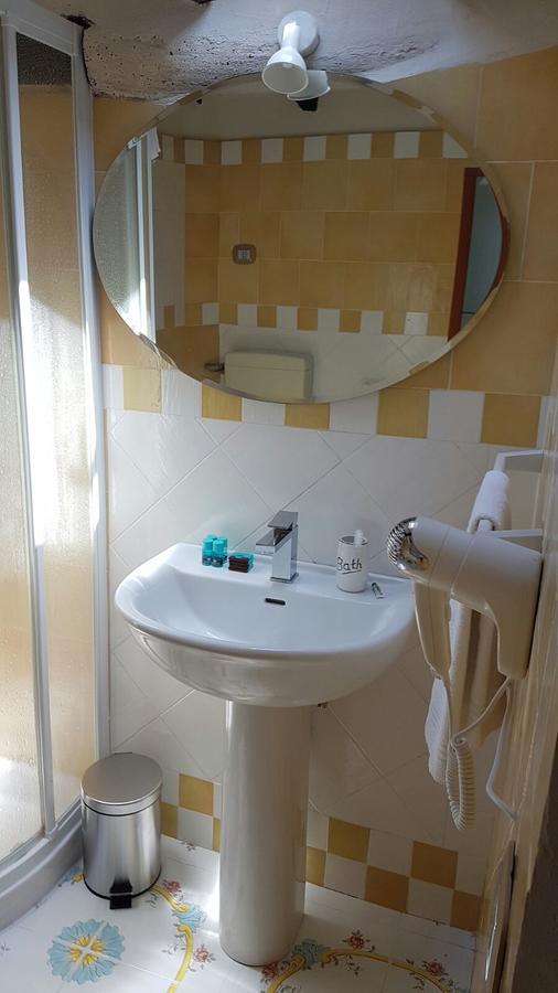 Flori'S Bed & Breakfast Viareggio Bagian luar foto