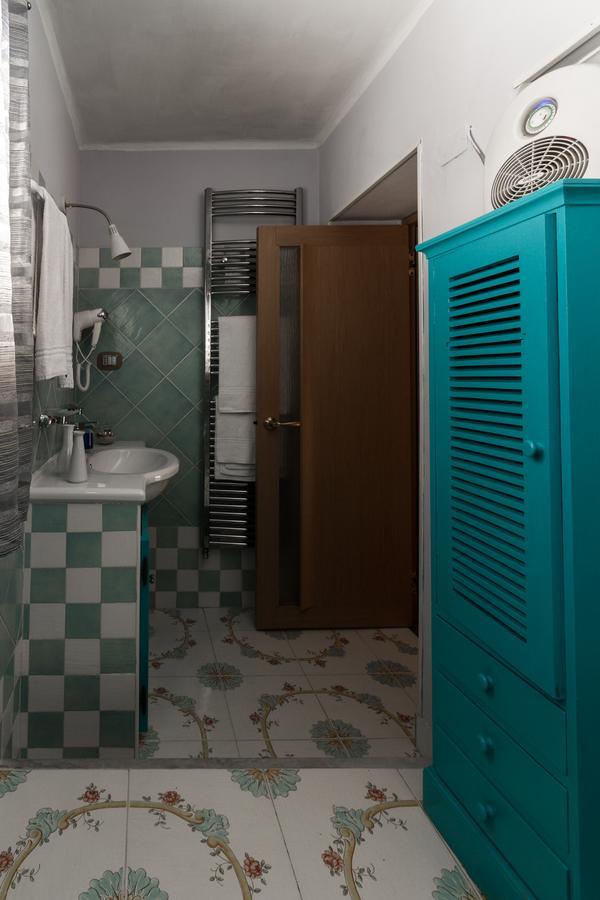 Flori'S Bed & Breakfast Viareggio Bagian luar foto