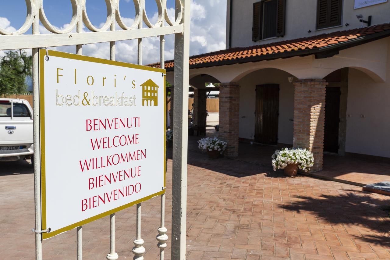 Flori'S Bed & Breakfast Viareggio Bagian luar foto