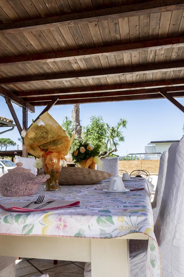 Flori'S Bed & Breakfast Viareggio Bagian luar foto