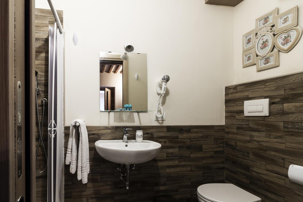 Flori'S Bed & Breakfast Viareggio Bagian luar foto