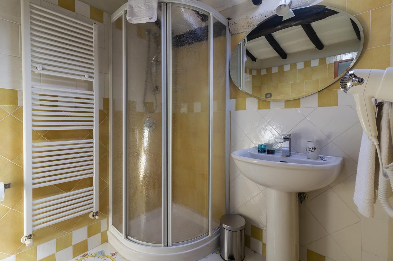 Flori'S Bed & Breakfast Viareggio Bagian luar foto