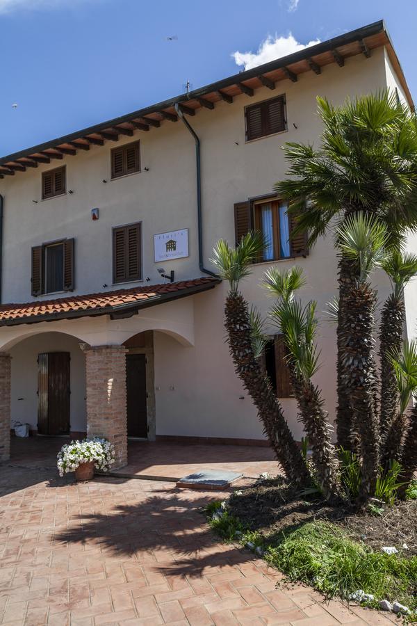Flori'S Bed & Breakfast Viareggio Bagian luar foto