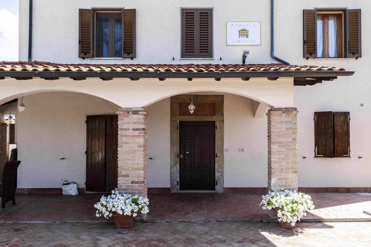 Flori'S Bed & Breakfast Viareggio Bagian luar foto