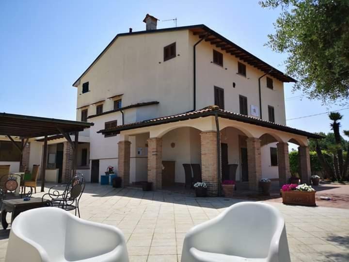 Flori'S Bed & Breakfast Viareggio Bagian luar foto